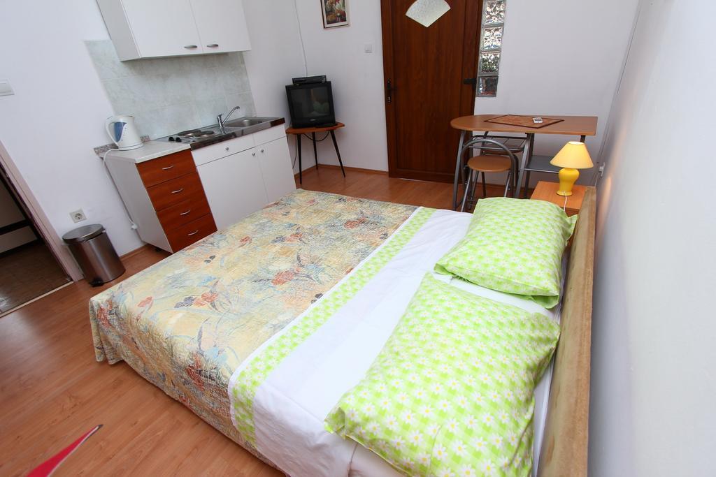 Apartments Antolovic روفينج الغرفة الصورة