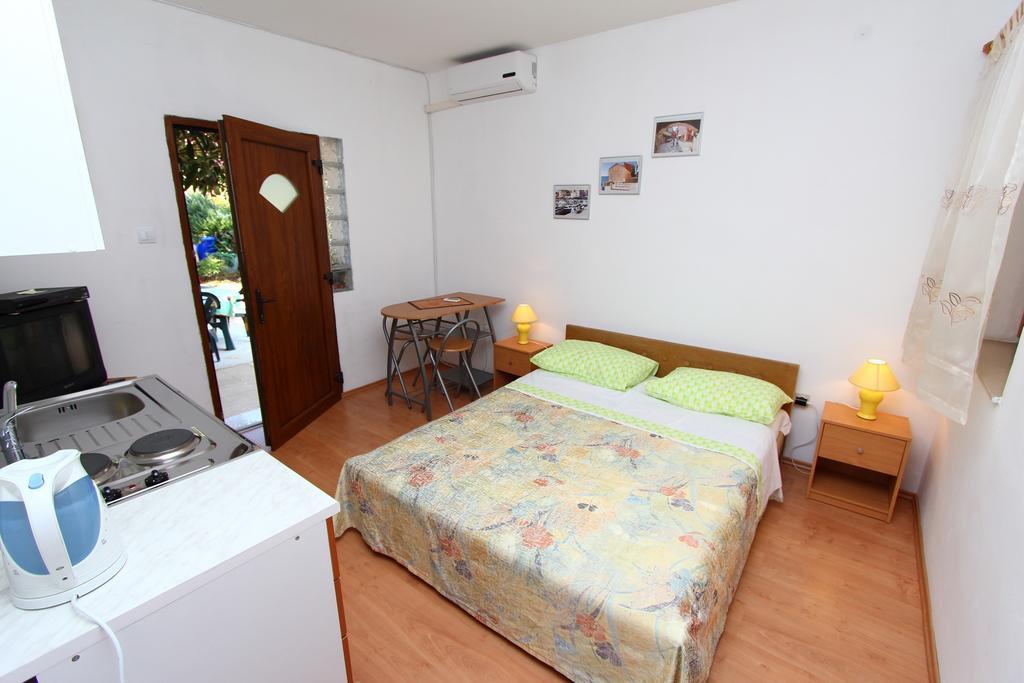 Apartments Antolovic روفينج الغرفة الصورة